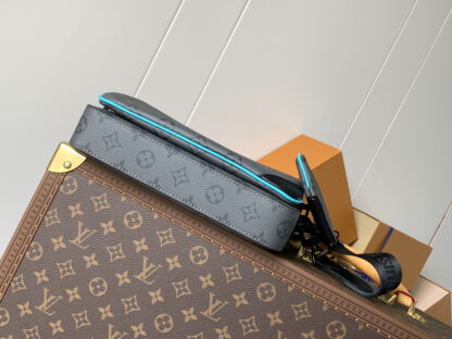 Louis Vuitton M11648 Men's Three-piece Trio Messenger Bag - Image 4