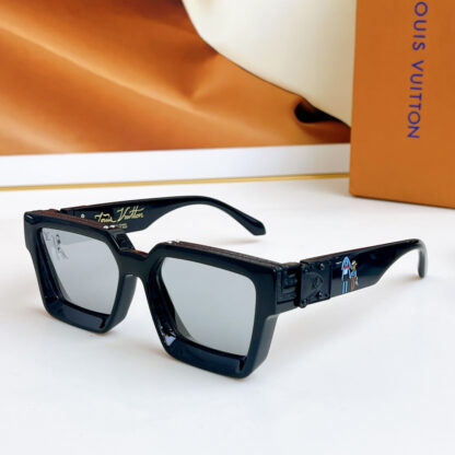 LOUIS VUITTON Fashion Sunglasses - Image 5