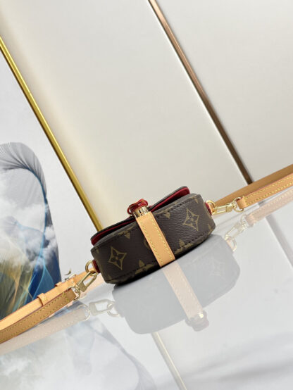 Louis Vuitton MICRO CHANTILLY Saddle Bag - Image 4