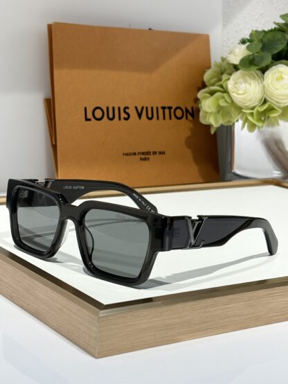 LOUIS VUITTON Fashion Sunglasses - Image 5