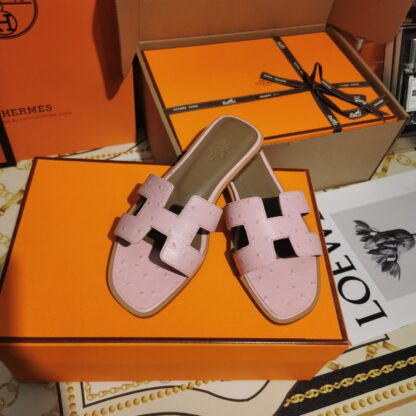 Hermès pink ostrich pattern handmade leather slippers - Image 4