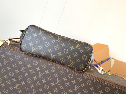 Louis Vuitton Neverfull Small Tote - Image 4