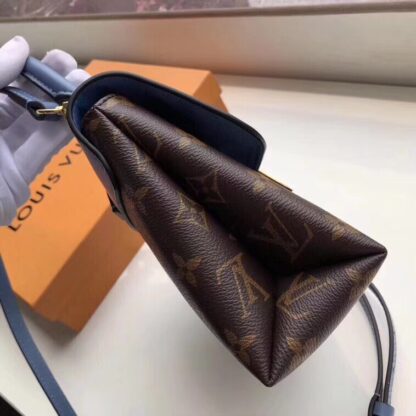 Louis Vuitton Onthego Handbag - Image 4