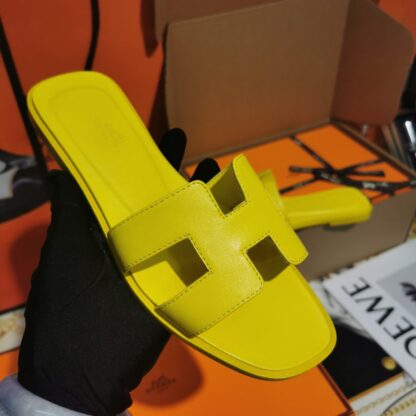 Hermès yellow handmade slippers - Image 4