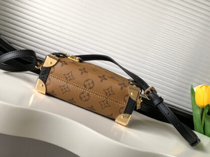 Louis Vuitton Early Spring Cruise Series Bag - Image 4