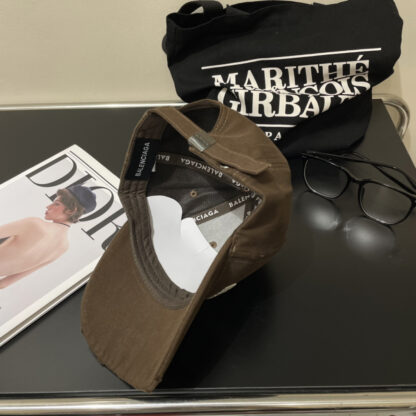 Balenciaga simple and stylish couple baseball cap - Image 4