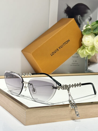 LOUIS VUITTON Fashion Sunglasses - Image 5