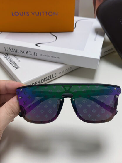 LOUIS VUITTON Fashion Sunglasses - Image 5