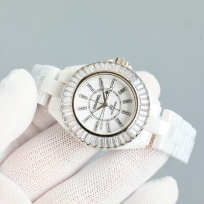 Chanel exquisite women's watches - Image 5