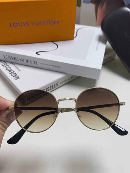 LOUIS VUITTON Fashion Sunglasses - Image 5