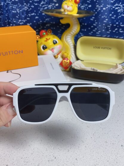 LOUIS VUITTON Fashion Sunglasses - Image 5
