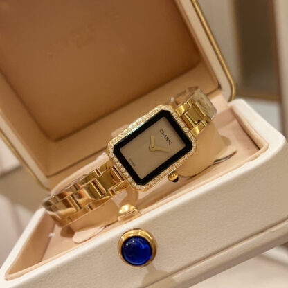 Chanel Simple Sugar Cube Watch - Image 5
