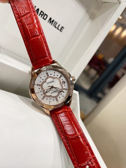 Chanel exquisite women's watch - Image 5