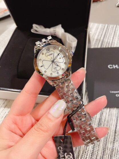 Chanel diamond-set quartz watch - Image 5