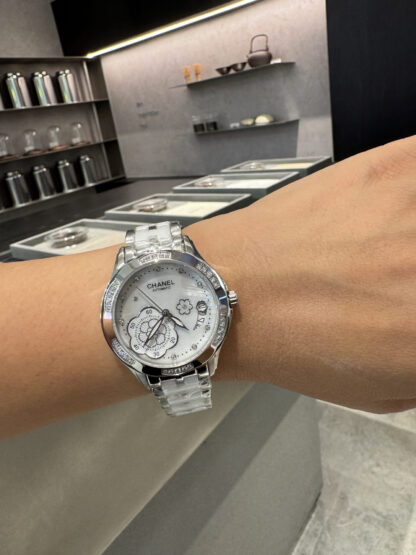Chanel exquisite ladies quartz watch - Image 5