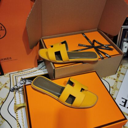 Hermès Large Yellow Palm Pattern Cowhide Handmade Slippers - Image 4