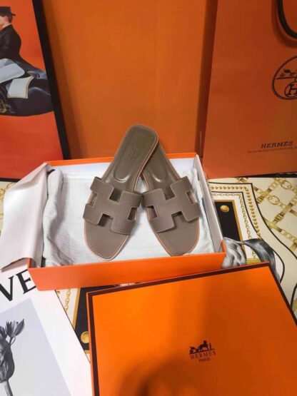 Hermès Grey Apricot Palm Pattern Cowhide Handmade Slippers - Image 4