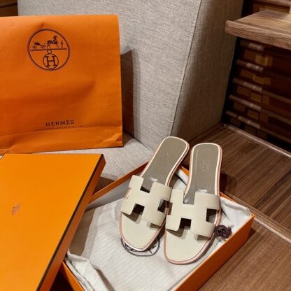 Hermès beige palm pattern cowhide handmade slippers - Image 4