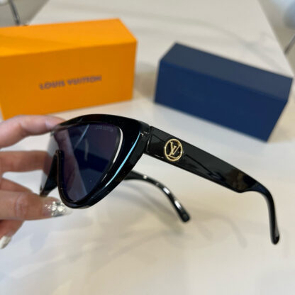 LOUIS VUITTON Fashion Sunglasses - Image 5