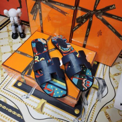 Hermès dark blue plain fabric slippers - Image 4