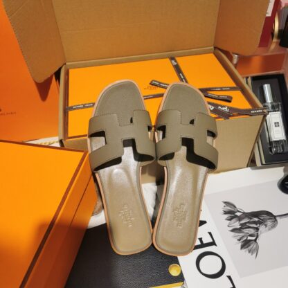 Hermès Elephant Grey Palm Pattern Cowhide Handmade Slippers - Image 4
