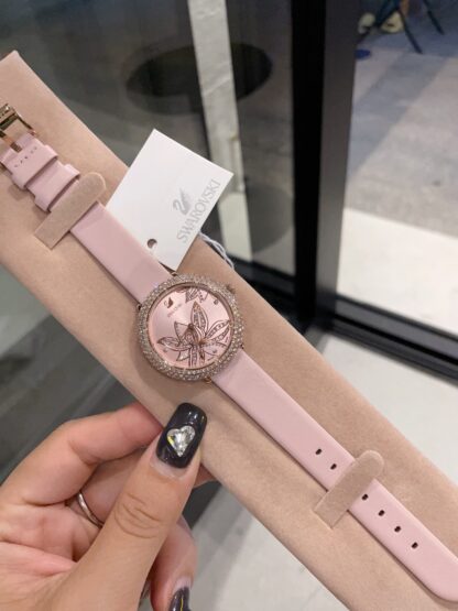 Swarovski watches with romantic design and practical functions - Image 4