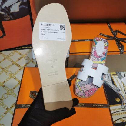 Hermès white floral foot pad handmade slippers - Image 4