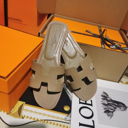 Hermès Pewter Grey Palm Pattern Cowhide Handmade Slippers - Image 4