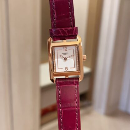 Hermes Square Dial Elegant Watch - Image 4