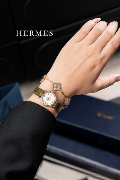 Hermes gold coin twist watch antique watch - Image 4