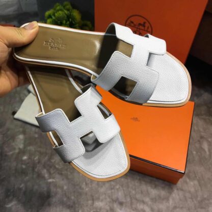 Hermès palm print white leather handmade slippers - Image 4