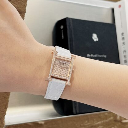 Hermes Starry Dial Exquisite Watch - Image 4