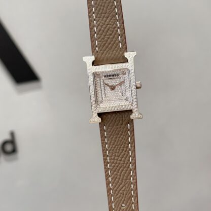Hermes Starry Square Dial Exquisite Watch - Image 4