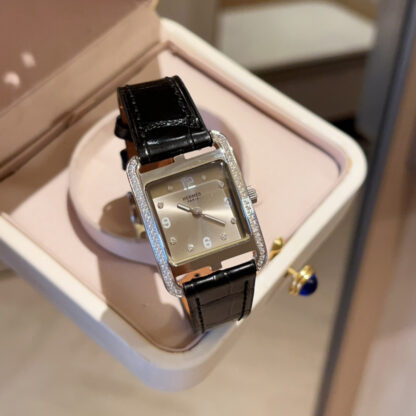 Hermes elegant square dial diamond exquisite watch - Image 4