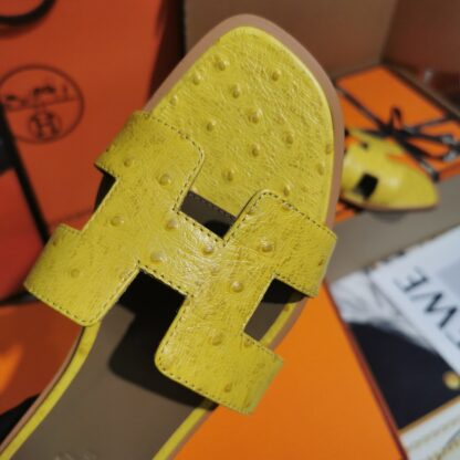 Hermès yellow ostrich pattern leather handmade slippers - Image 4