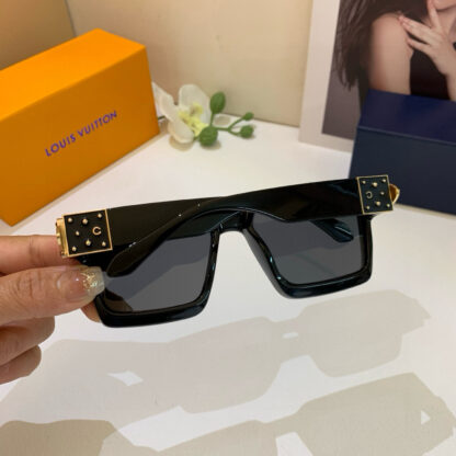 LOUIS VUITTON Fashion Sunglasses - Image 5