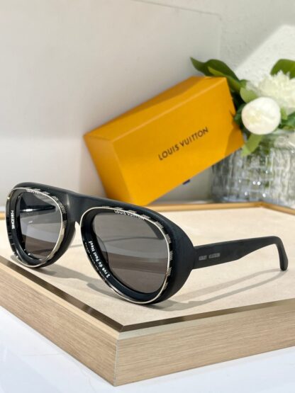 LOUIS VUITTON Fashion Sunglasses - Image 5