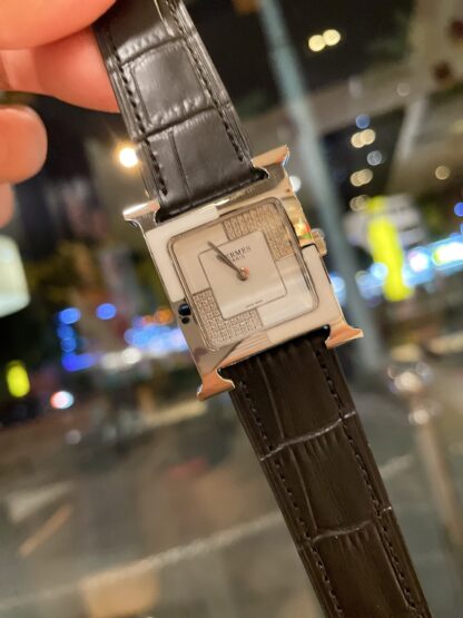 Hermes stylish and elegant diamond watch - Image 4