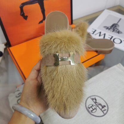 Hermes autumn and winter apricot color durable warm and comfortable wool slippers - Image 3
