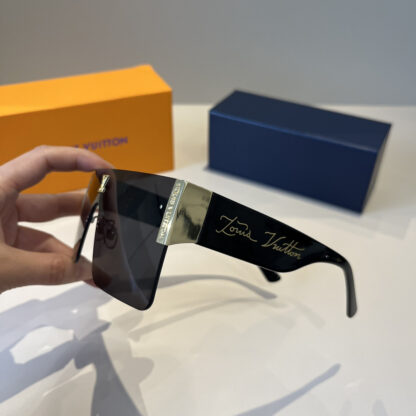 LOUIS VUITTON Fashion Sunglasses - Image 5