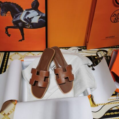 Hermès red brown plain handmade slippers - Image 4