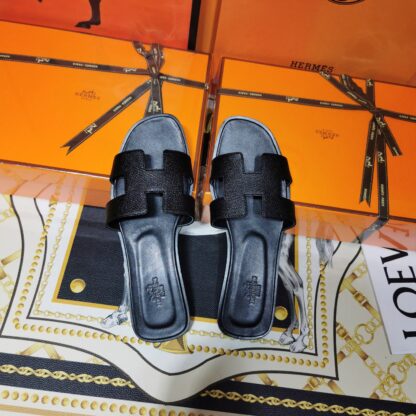 Hermès black palm print handmade slippers - Image 4