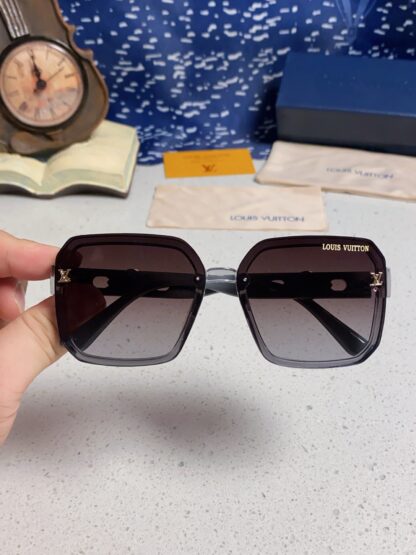 LOUIS VUITTON Fashion Sunglasses - Image 5