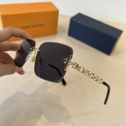 LOUIS VUITTON Fashion Sunglasses - Image 5