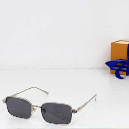 LOUIS VUITTON Fashion Sunglasses - Image 5