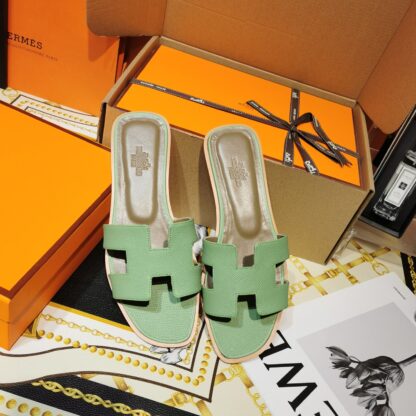 Hermès Palm Pattern Fruit Green Leather Slippers - Image 4