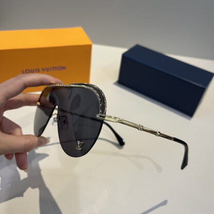 LOUIS VUITTON Fashion Sunglasses - Image 5