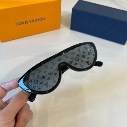 LOUIS VUITTON Fashion Sunglasses - Image 5