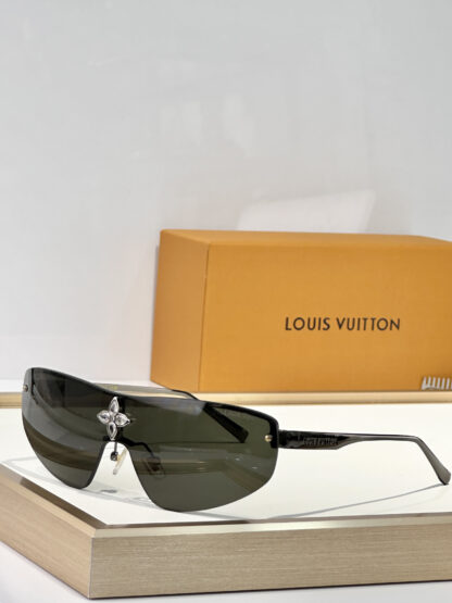 LOUIS VUITTON Fashion Sunglasses - Image 5