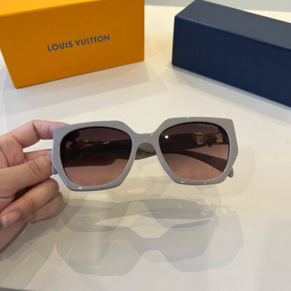 LOUIS VUITTON Fashion Sunglasses - Image 5